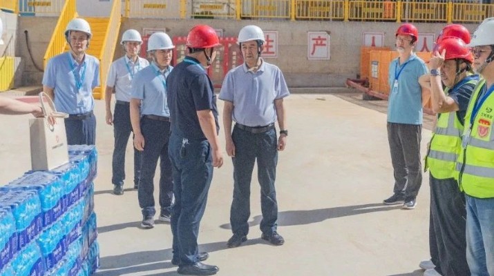 甘肅文旅集團(tuán)工會(huì)組織開展“送清涼 鼓干勁”慰問(wèn)活動(dòng)