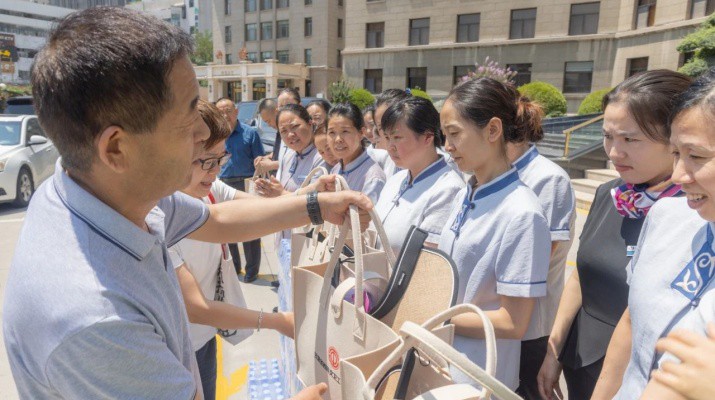 甘肅文旅集團(tuán)“夏送清涼”情暖一線(xiàn)員工