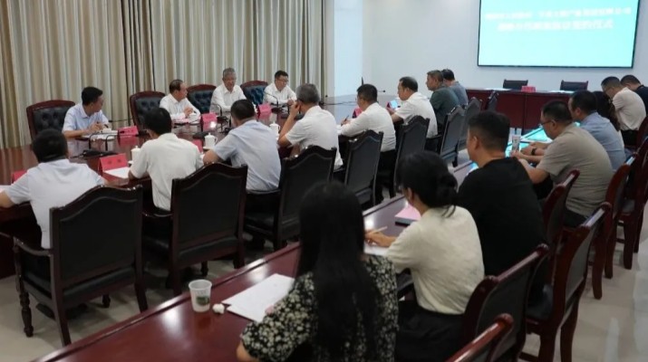 8月7日，甘肅文旅集團(tuán)與隴南市人民政府簽訂《戰(zhàn)略合作框架協(xié)議》。隴南市委書(shū)記張柯兵，集團(tuán)黨委書(shū)記、董事長(zhǎng)石培文出席簽約儀式并致辭，隴南市委副書(shū)記、市長(zhǎng)劉永革，副市長(zhǎng)汪精海，集團(tuán)黨委委員、副總經(jīng)理朱銀鴻